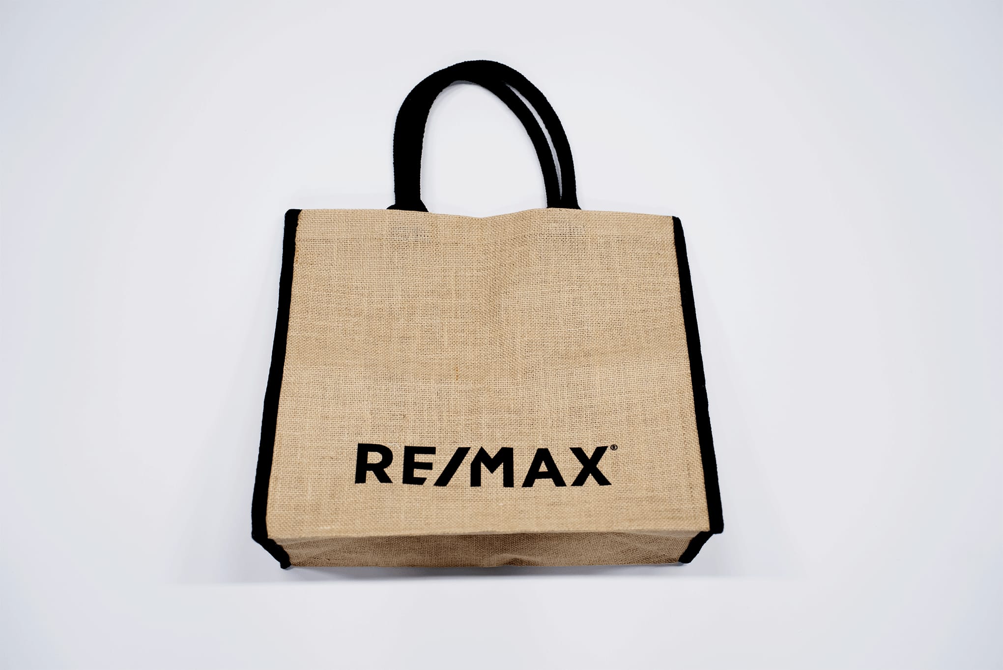 Tot Bag de Juta RE/MAX com alsas pretas - Image 2